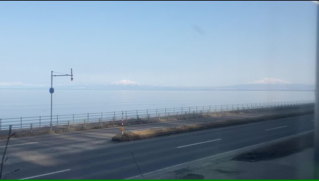 オホーツク海と知床連山