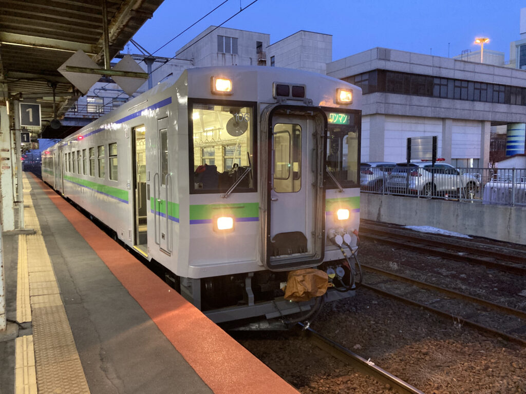 室蘭本線のキハ150形気動車(苫小牧駅にて)