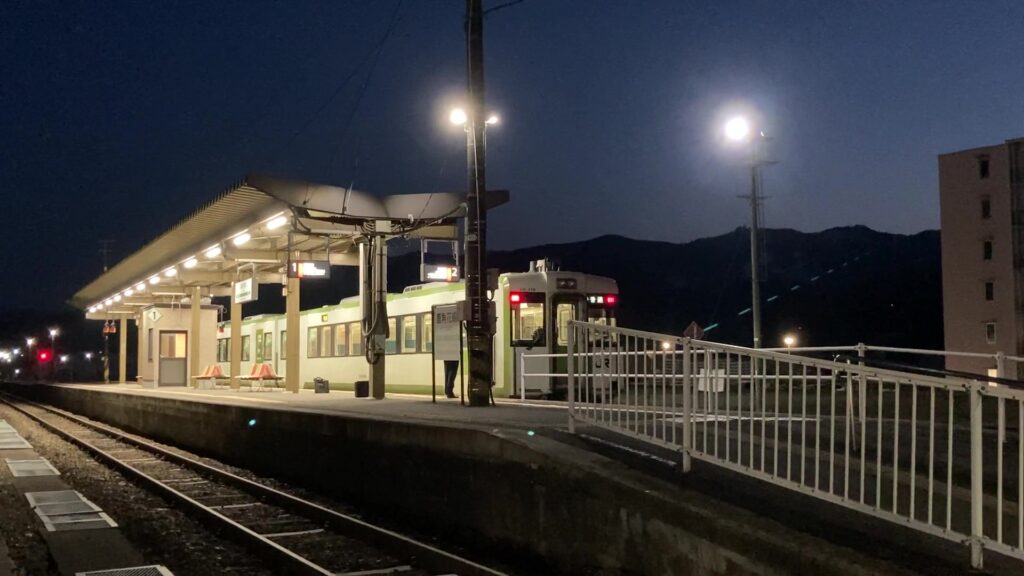 鹿角花輪駅の駅構内