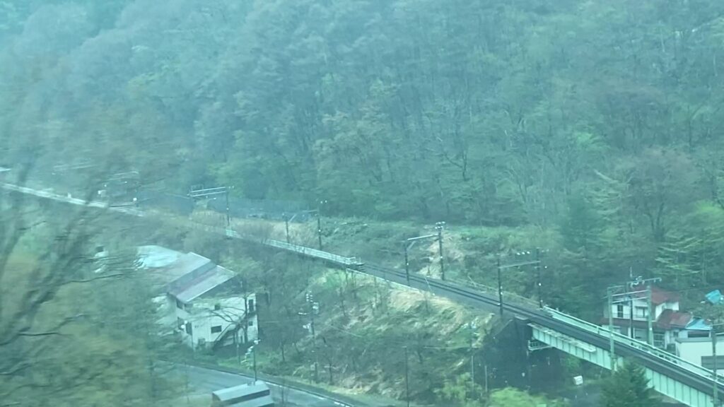 次の湯檜曽駅が見える