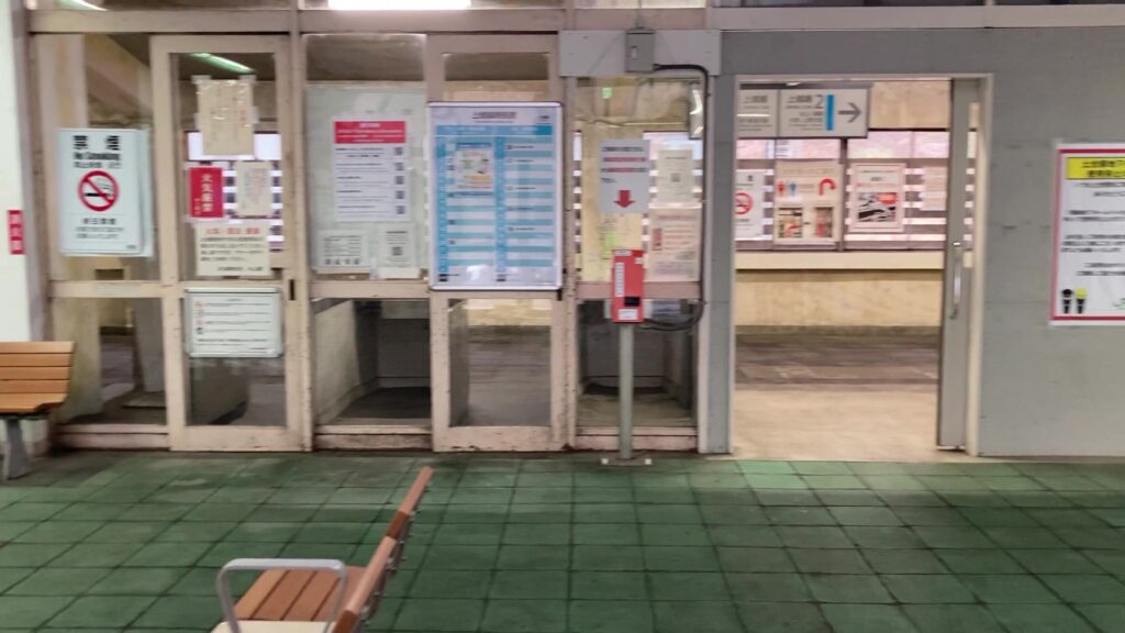 土合駅の駅舎内(旧改札口)