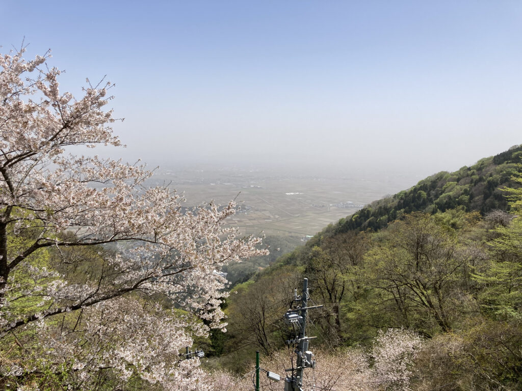 弥彦山山頂から望む景色①