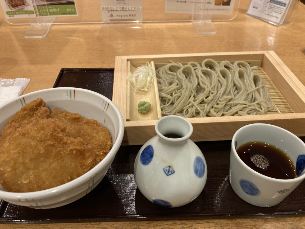 へぎそばのタレカツ丼セット