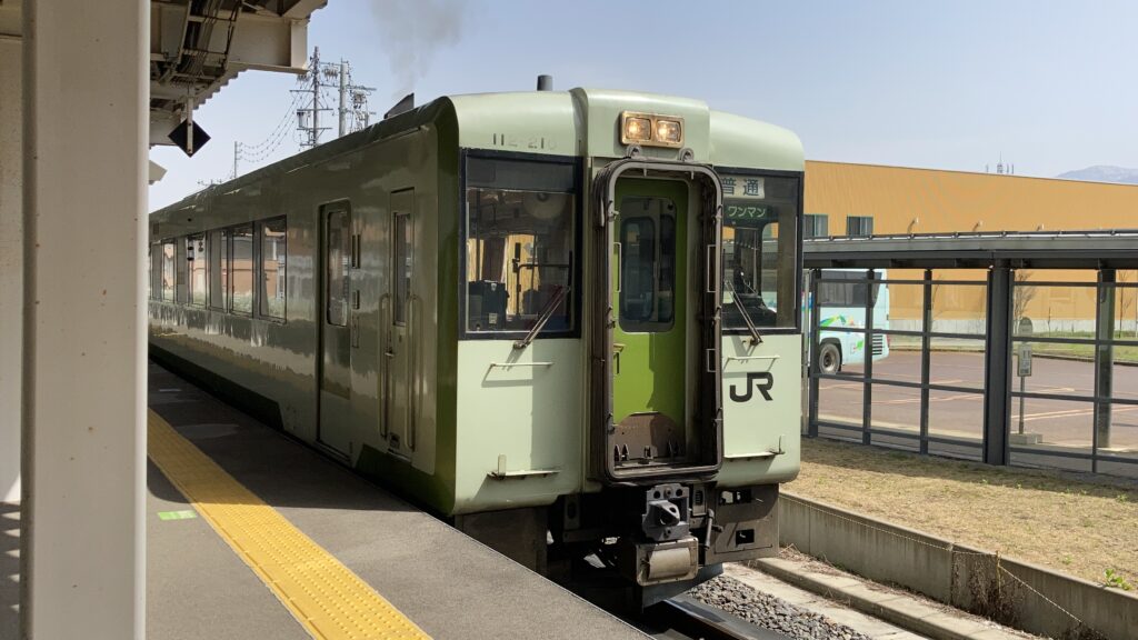 飯山線を走るキハ110系