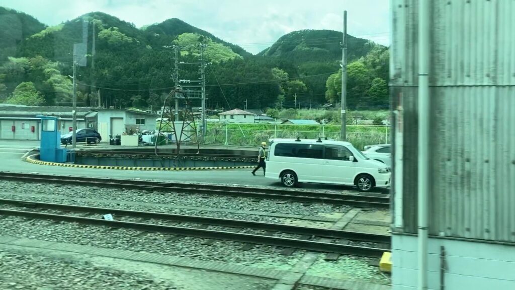 常陸大子駅手前の車両基地内にある転車台