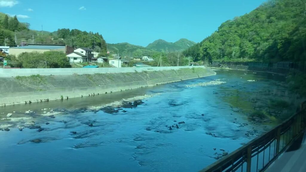 常陸大子・袋田駅間から見る久慈川