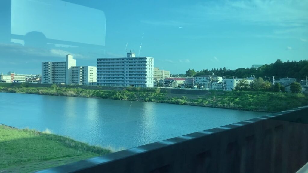 水戸駅手前で渡る那珂川