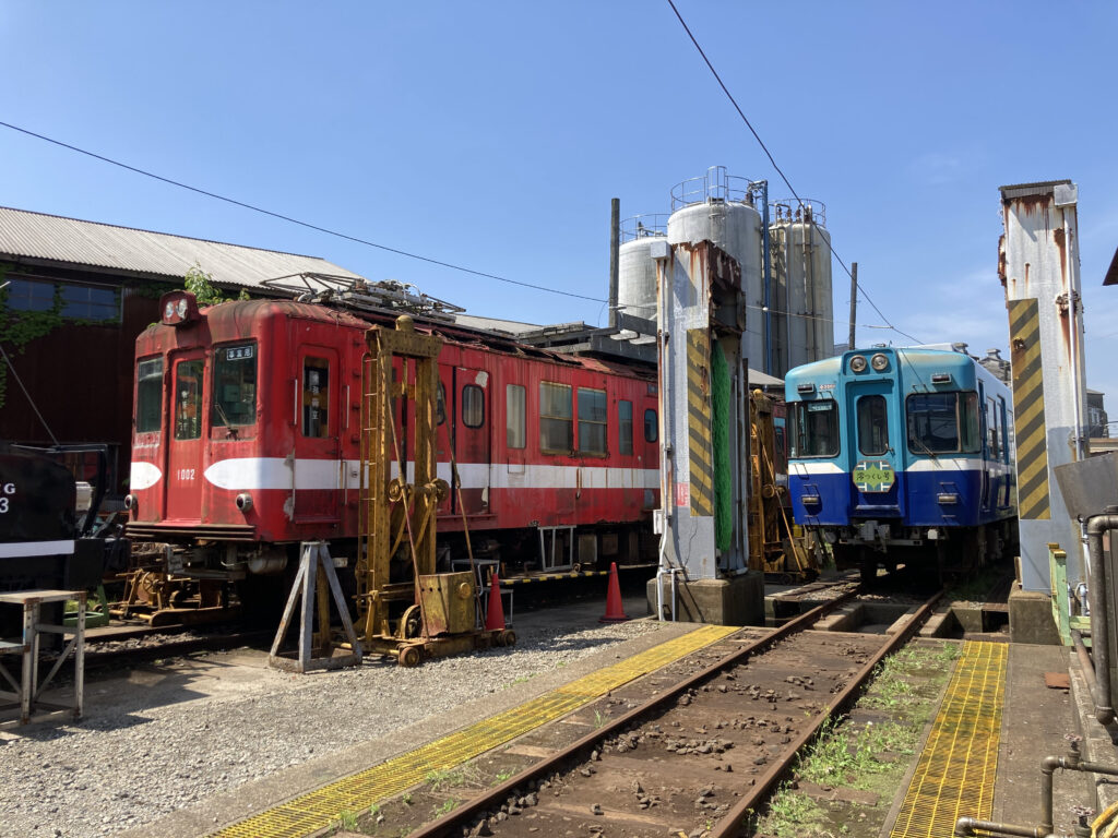 仲ノ町車庫内