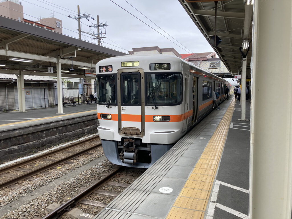 沼津行きの313系電車