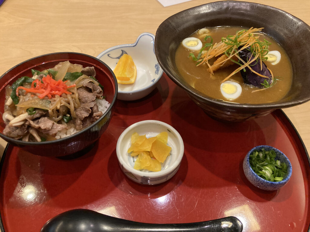 豊橋カレーうどん(豊橋牛の牛すき丼セット)