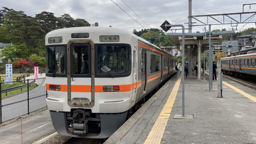 天竜峡駅と313系電車