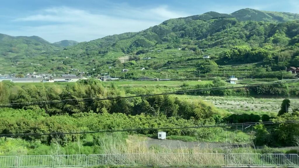 紀ノ川越しに見る紀伊山地の山々(西笠田・笠田駅間)