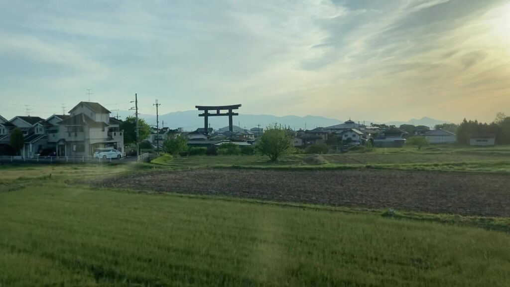 大神神社の大鳥居(三輪・巻向駅間)