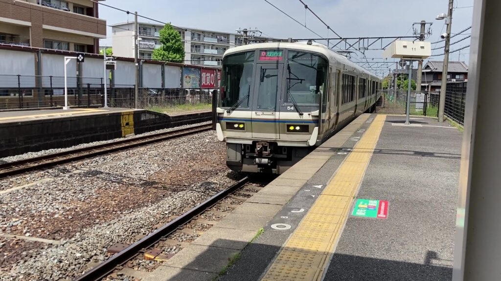 大和路快速の221系電車