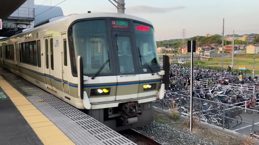 大和路線221系電車