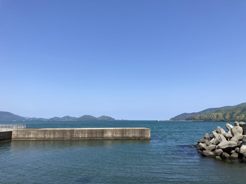 海岸通りからの若狭湾の風景