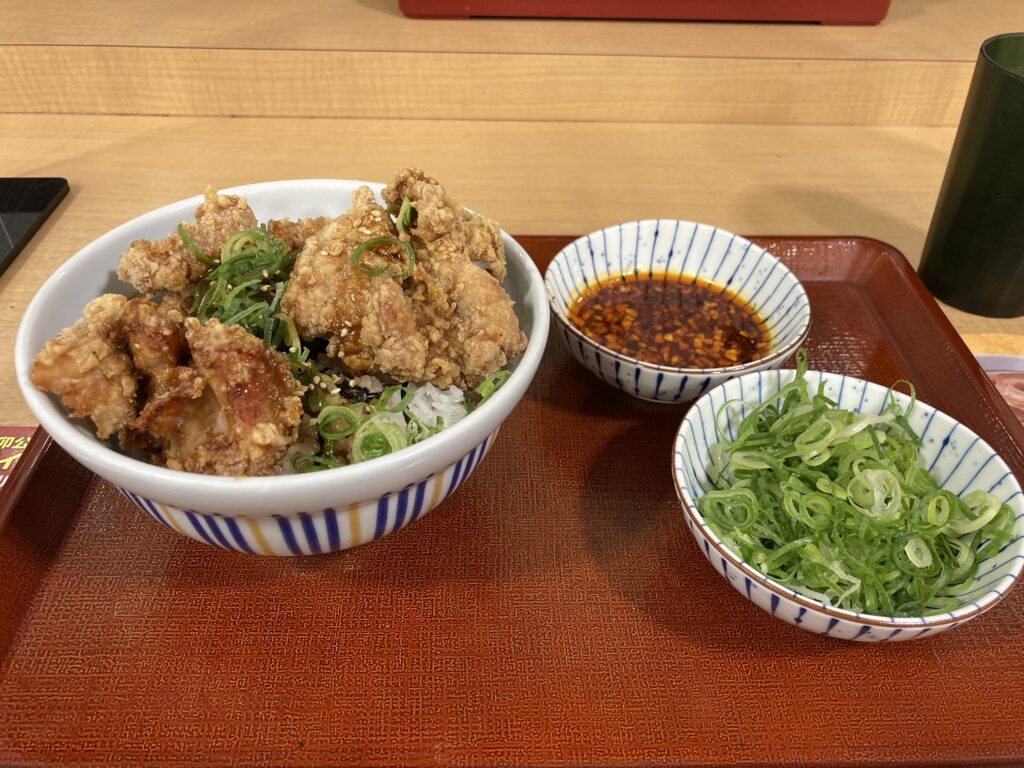 なか卯で食した唐揚げ丼+α