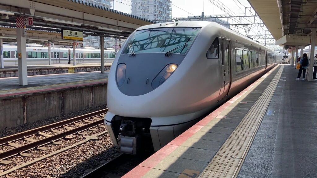 特急こうのとり号の683系電車