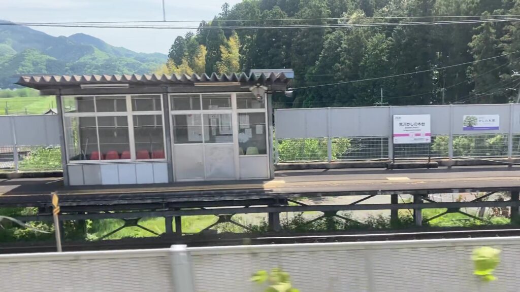 並走する京都丹後鉄道の駅