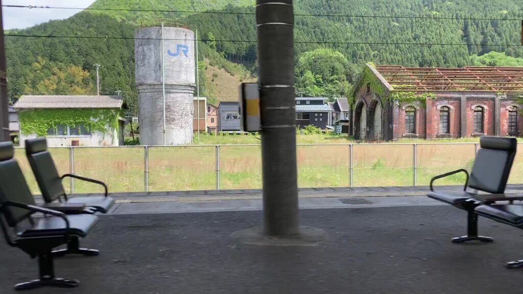 和田山駅構内の給水塔