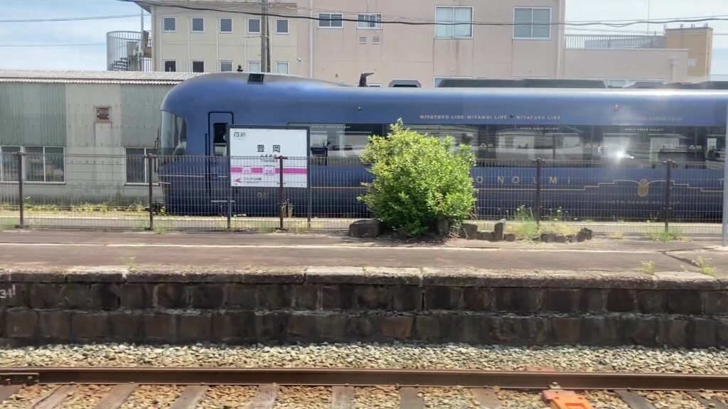 豊岡駅に停車する京都丹後鉄道の車両