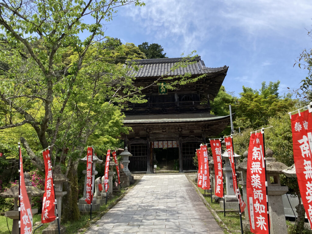 温泉寺の参道入口