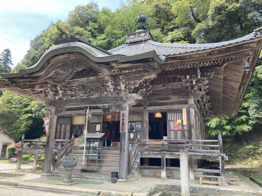 温泉寺の薬師堂