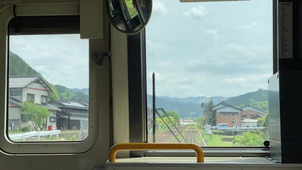 智頭駅出発後の智頭急行並走区間