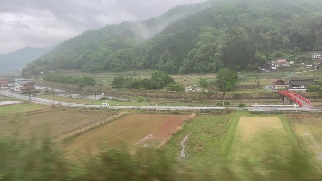 安芸高田市内の車窓