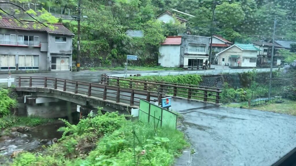 備後落合駅前の集落