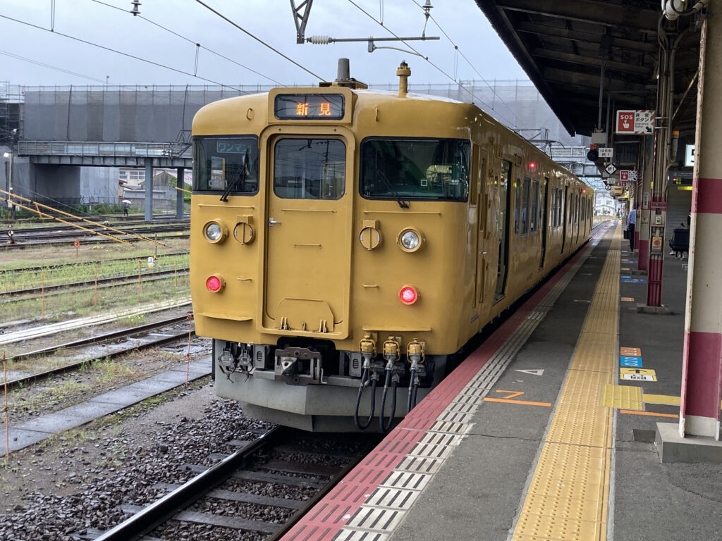 伯備線の115系電車(標準ver)