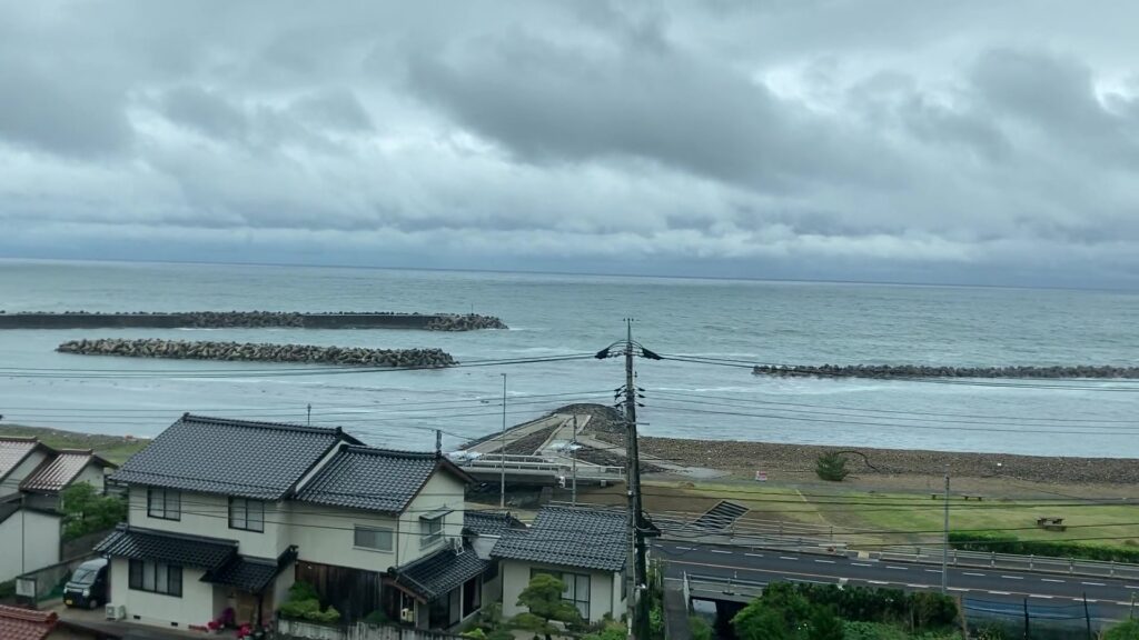 田儀駅付近の日本海の車窓②