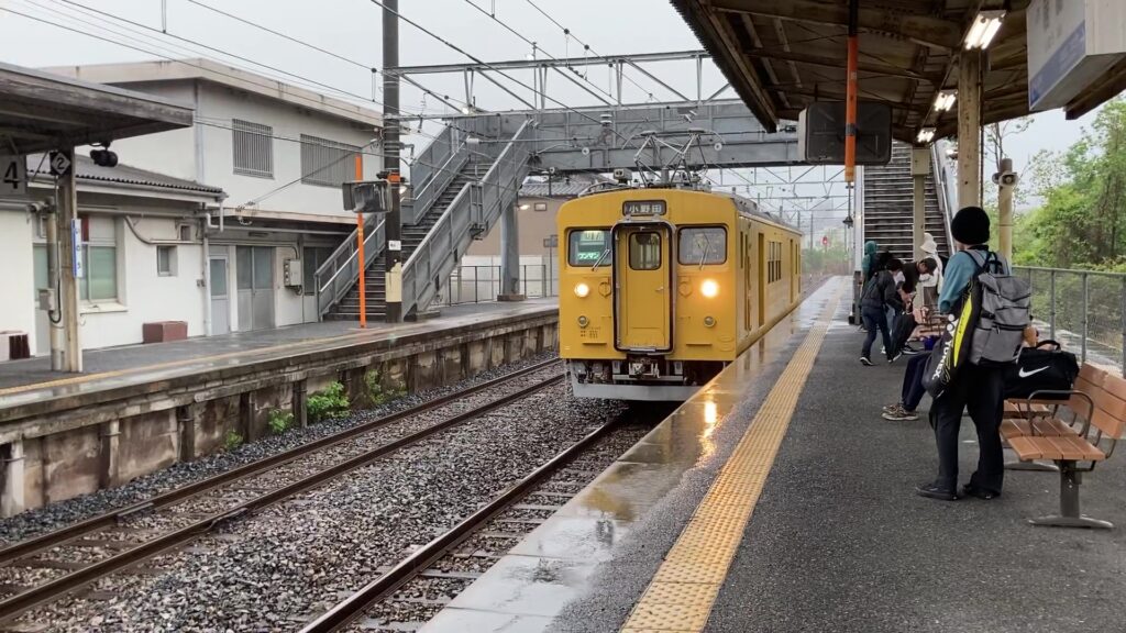 小野田線の123系電車