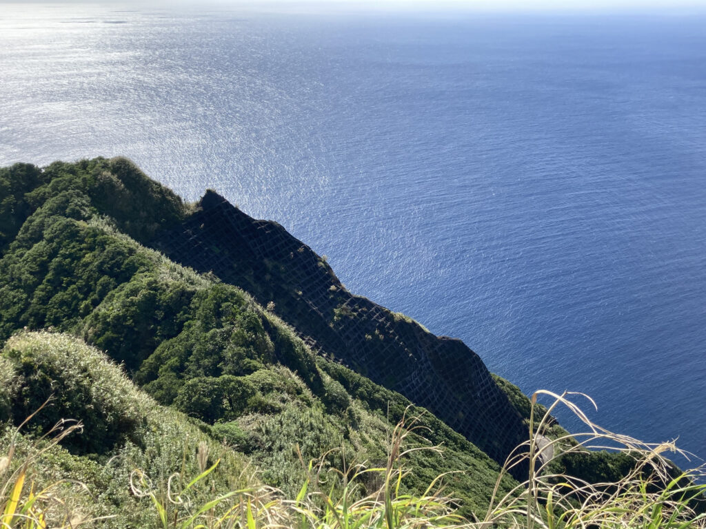 青ヶ島の崖