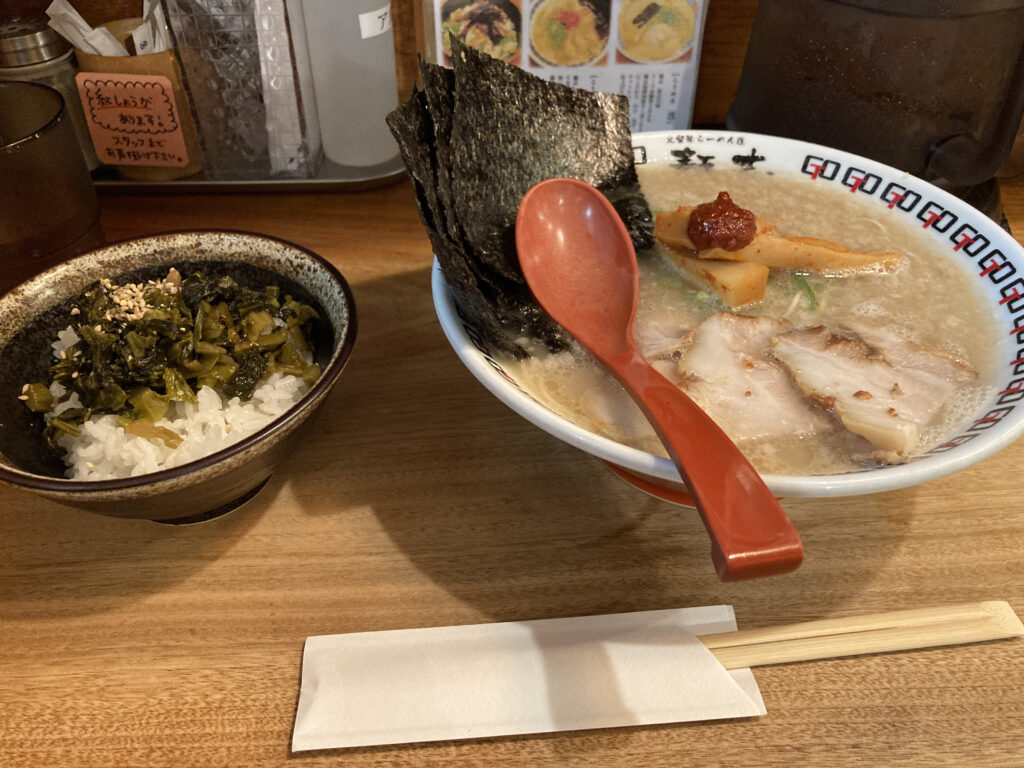 久留米ラーメンとおばぁちゃんの高菜めし