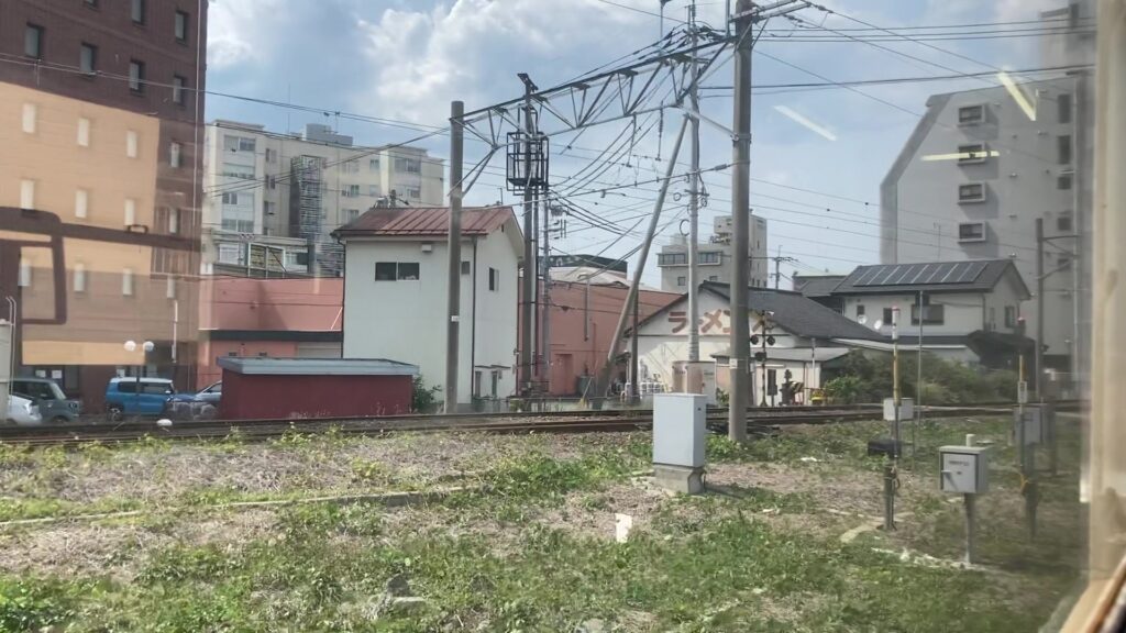 新飯塚駅手前で筑豊本線へ合流