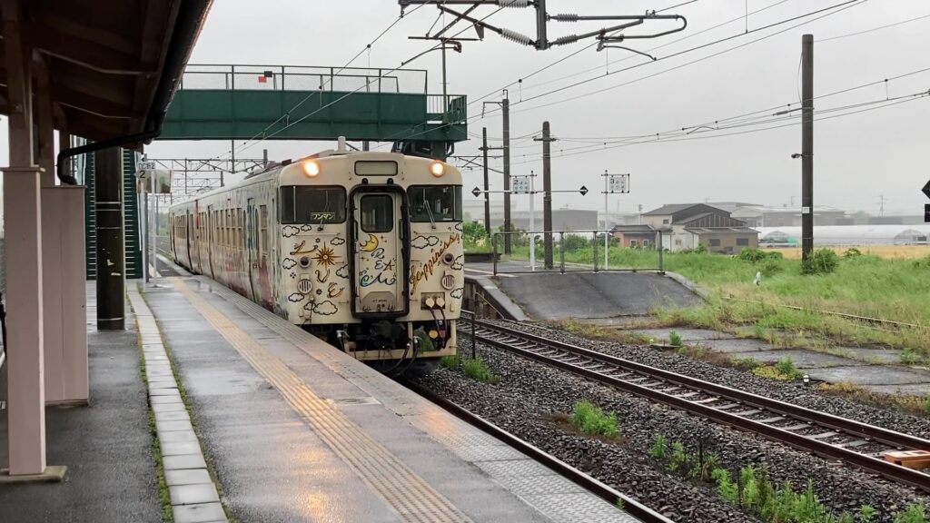 長崎本線の非電化区間を走るキハ47形気動車